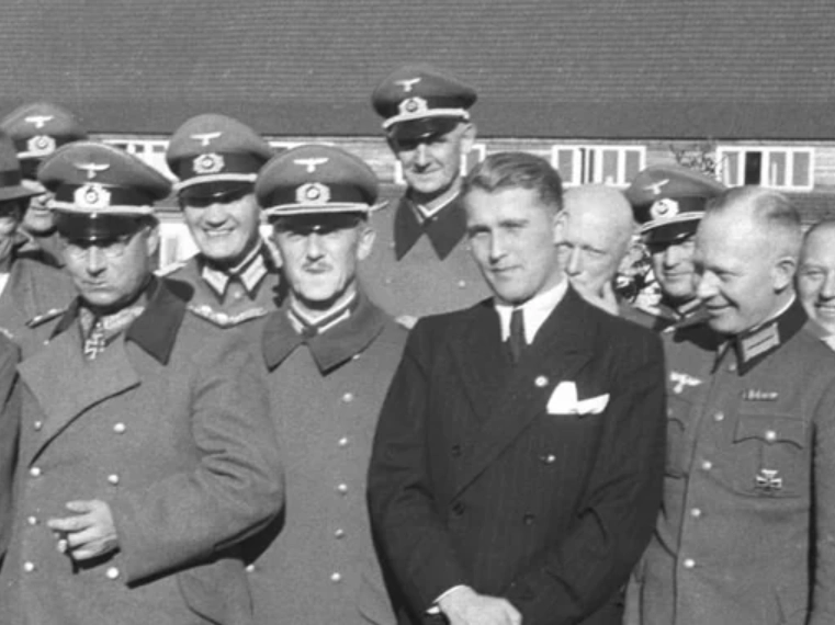 SS制服を着たフォン・ブラウンとヒムラー、ペーネミュンデ、1941年